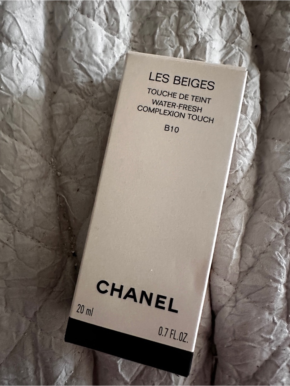 CHANEL Les Beiges Water-Fresh Complexion Touch B10 - Beige & Black Packaging